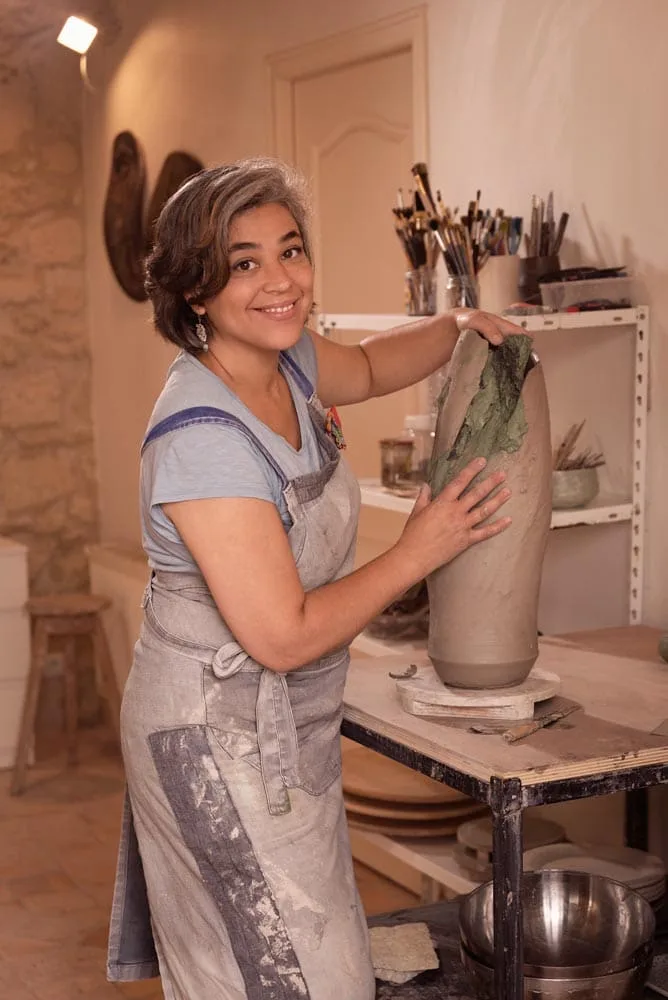 Portrait de Claire Fréchet à l'œuvre