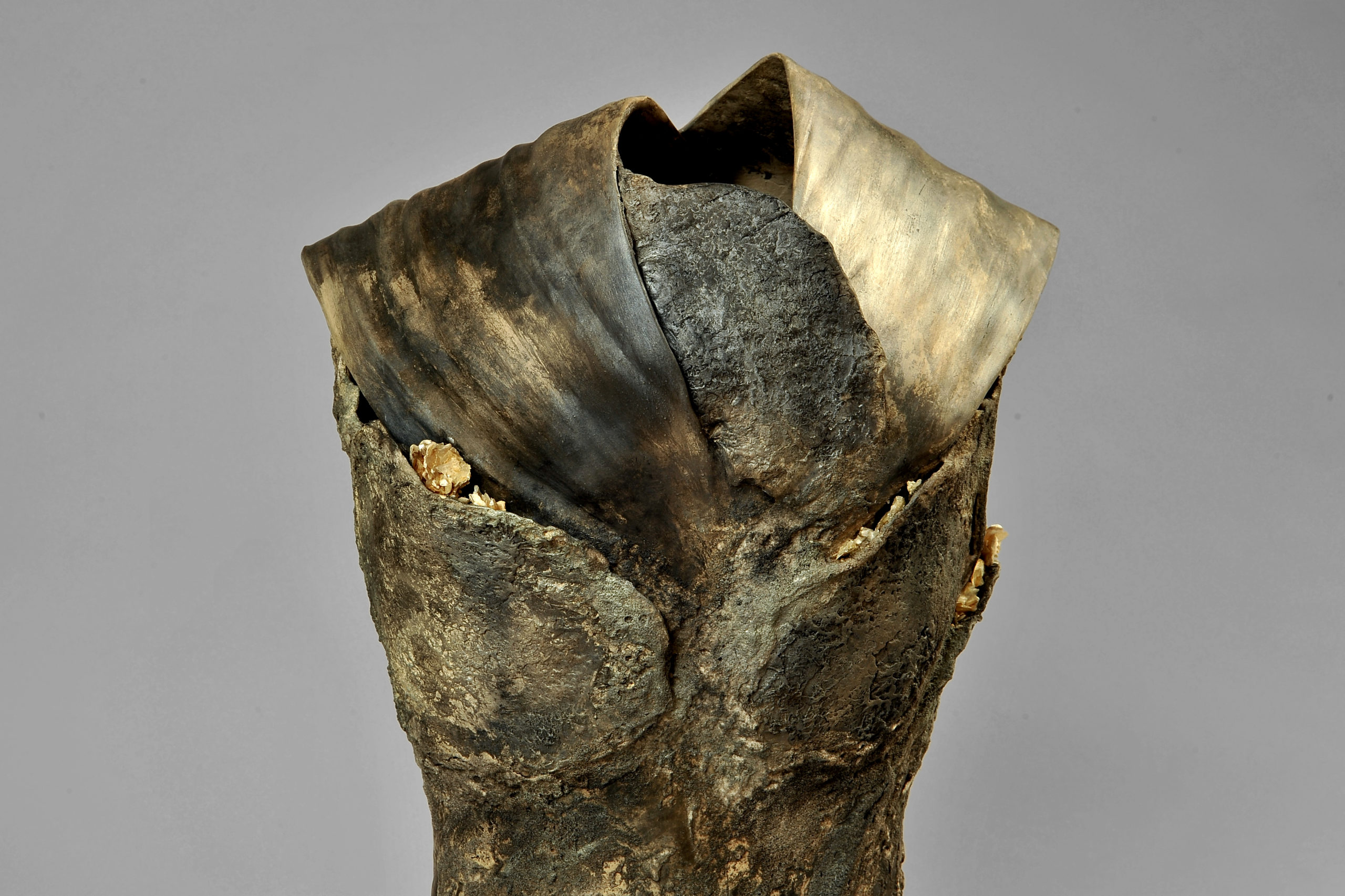 sculpture céramique contemporaine en forme de vase de Claire Fréchet